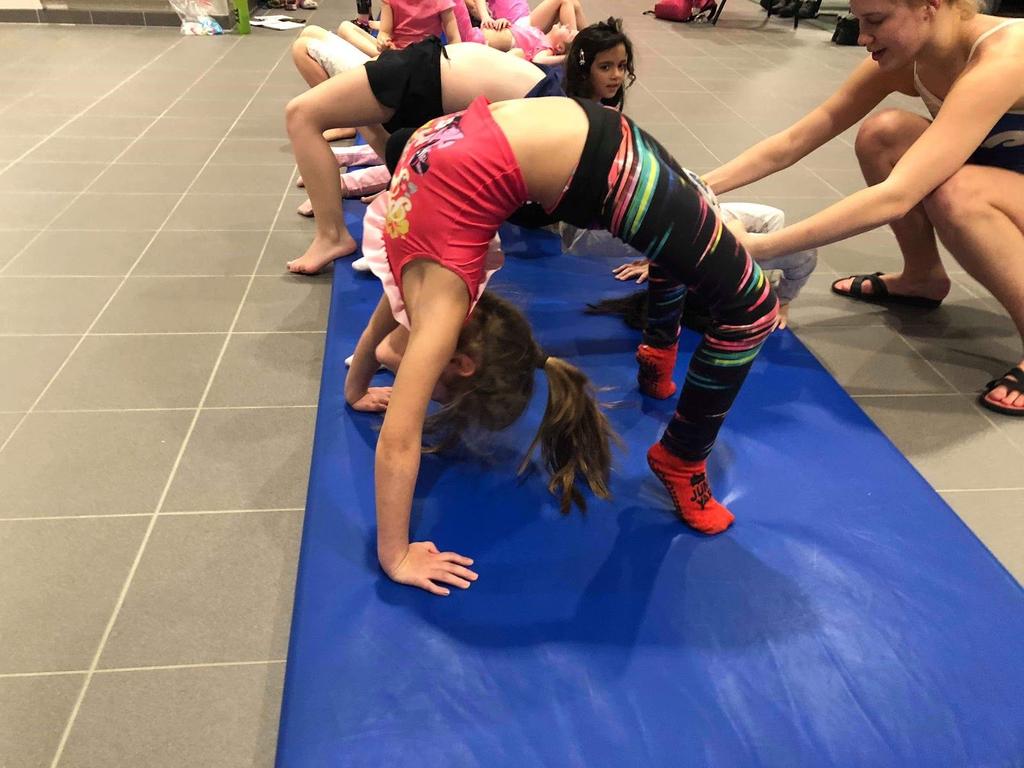 Sjöstjärnan I Sjöstjärnan har de under månaden introducerat den användbara tekniken polokick. De har även kämpat vidare med både gamla och nya grundpositioner så som magläge, segelbåt och lod.