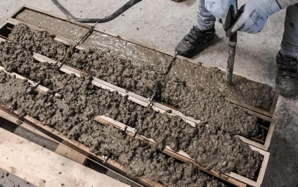 7.1.3 Casting The concrete was mixed according to the recipe in Table 7.2. As previously mentioned, the concrete was mixed in two bathes due to the limiting size of the mixer.