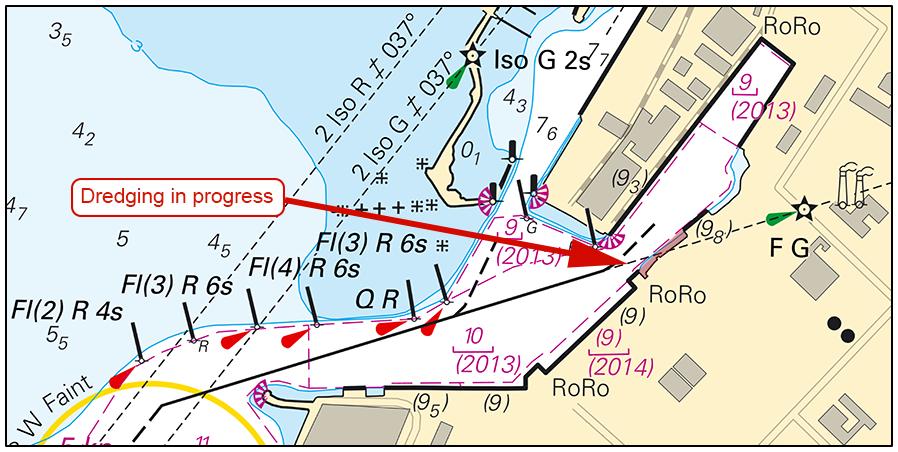 Vardagar 0630-1700. Muddring pågår i markerat område i sjökort. Sjöfaranden uppmanas passera med försiktighet.