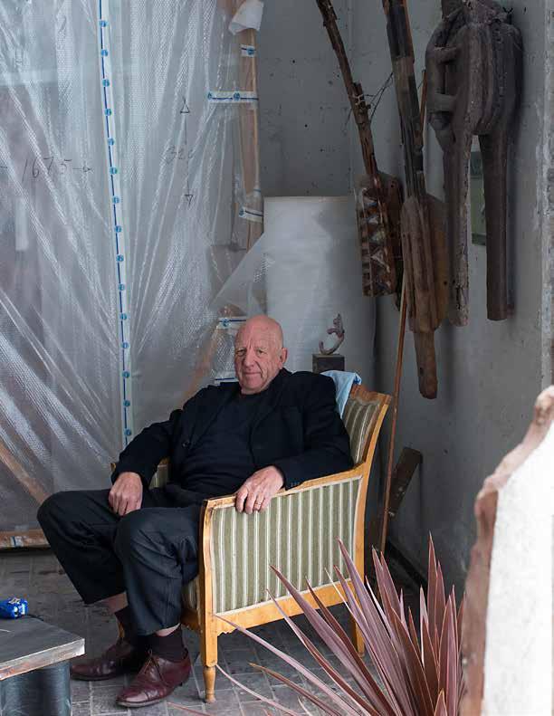Claes Hake Skulptör/Sculptor född/born 1945. UTBILDNING/EDUCATION Valands konstskola 1963-1968. www.hake.nu SEPARATUTSTÄLLNINGAR I URVAL / SOLO EXHIBITIONS SELECTED 2016 Konstforum, Norrköping.