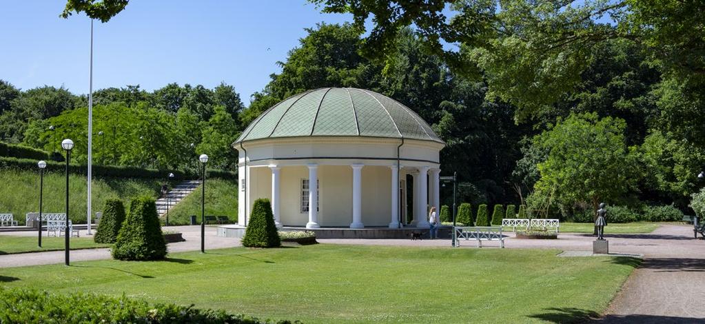 Margaretapaviljongen i Pildammsparken. Station Triangeln. Triangelns shoppingcenter med mer än 100 butiker. På Malmö IP spelas allsvensk damfotboll.