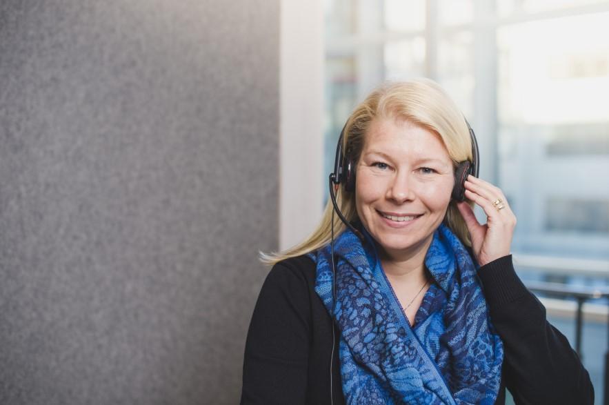 Chatt och telefon Chatten och telefontjänsten hjälper vardagar kl. 9 16.