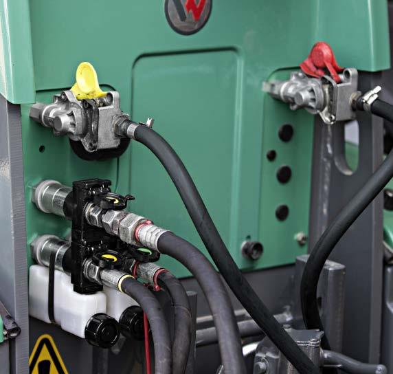 Ett tvåkrets tryckluftssystem och ett dubbelkrets hydrauliskt bromssystem är tillgängliga som en extra släpvagnsbroms.