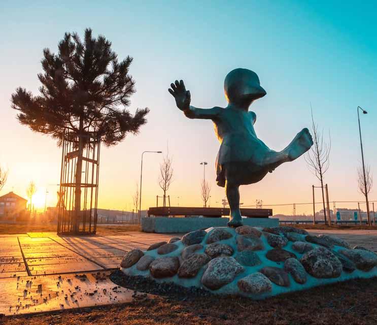 Hamnparken I den nyanlagda Hamnparken hälsar dig glada figurer välkommen