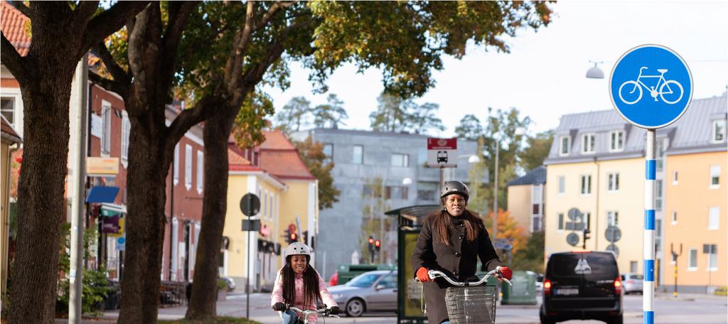 5.3 Cykla säkert 5.3.1 Hjälmlag för barn under 15 år Barn under 15 år ska använda cykelhjälm.