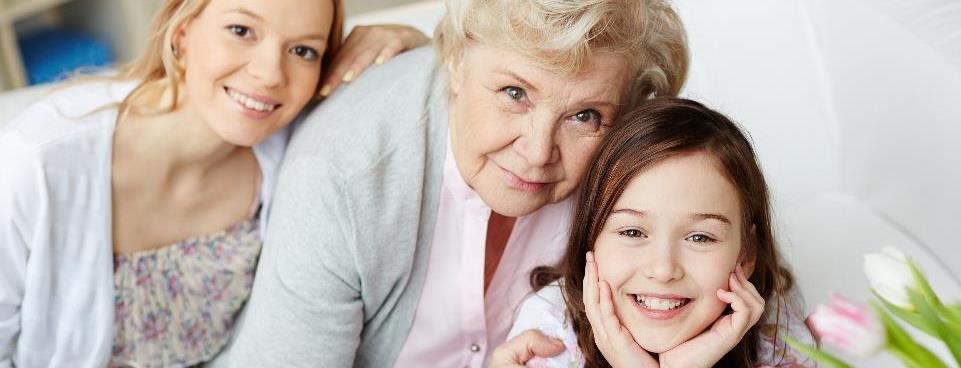 VÅRT MÅL ÄR EN VÄLMÅENDE MÄNNISKA OCH ETT SUNT SAMHÄLLE DU OCH DIN FAMILJ Du får helhetsorienterad och individuell vård för dig och din familj snabbt och smidigt ALLTID NÄRÄ DIG.