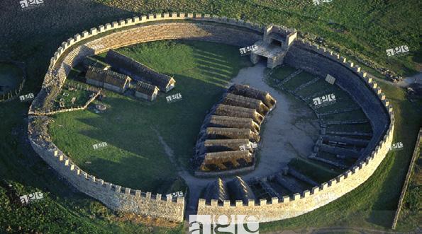 utdrag ur Sveriges historia LL-förlaget 2019 Eketorps borg på Öland är en av många fornborgar från järn åldern. Borgen har byggts upp igen och ser ut som den gjorde för över tusen år sedan.