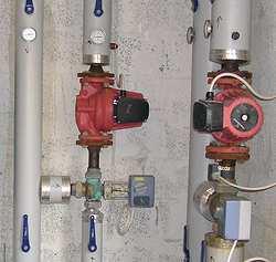 Energiförbrukning med olika reglerstrategier 7 Energiförbrukning vid olika utetemperatur [Wh] Energi per år 6 5 Maxtemp 16C Maxtemp 2C 12 1 11 1 4 3 8 2 6 1 4-3 -27-24 -21-18 -15-12 -9-6 -3 3 6 9 12