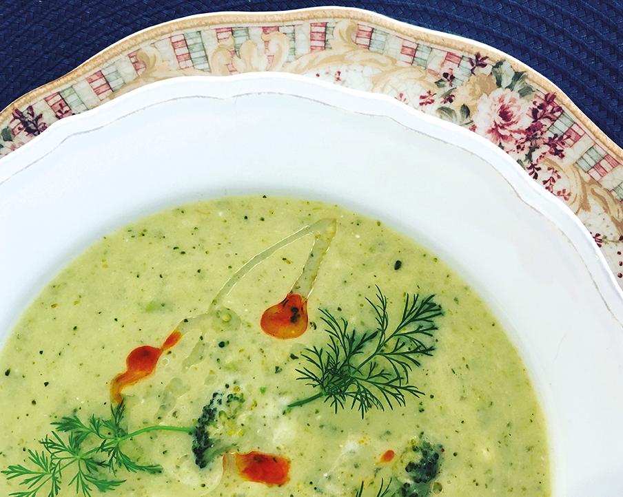 Recept: Jessica Piispanen. Text och foto: Nadia Boussir Broccolisoppa med chiliolja En enkel, snabblagad och god soppa på broccoli.