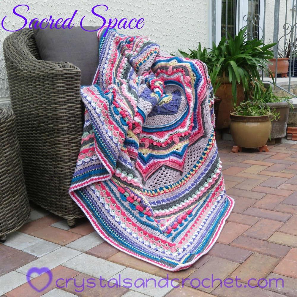 Introducerar Sacred Space Crochet A-Long. Copyright: Helen Shrimpton, 2019. All rights reserved. Av: Helen at www.crystalsandcrochet.