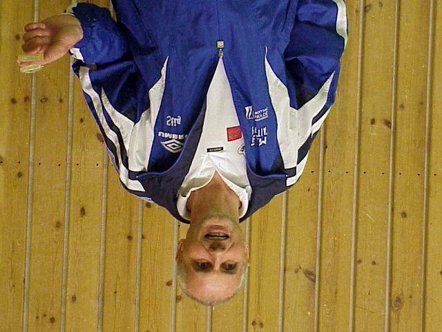 Foto: Jan-Erik Sandin Utmärkelsen till årets spelare (silverfjädern) tilldelas för säsongen 2001/2002: Stig Eriksson, BMK Tranan Stig Eriksson, eller Stickan, som vi väl alla känner honom som, har