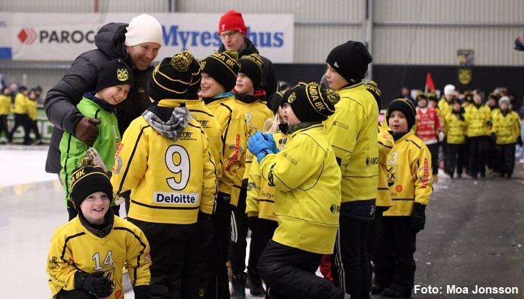 U10 U10 Poolspel och träningar Vetlanda BK har deltagit i åtta poolspel och då mestadels med två lag. Där har spelarna utvecklats och tagit för sig under hela säsongen.