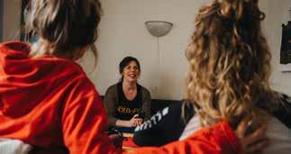 339 129 Stödsamtal i Göteborg Stödsamtal i Borås Solrosens stödsamtal med familjer där en familjemedlem är frihetsberövad är en viktig del i deras verksamhet.