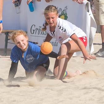 Beachpaketet Beachhandboll är en mycket uppskattad, lekfull variant av handboll som spelas på sand.