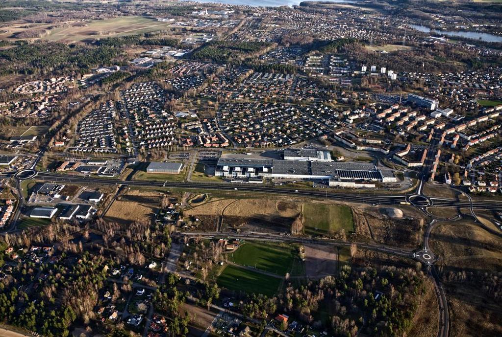 22 UTVECKLINGSPLANER Läge Motala önskar att pröva möjligheterna att etablera sällanlöpsvaruhandel i gamla Luxorfabriken strax utanför Motalas stadskärna.