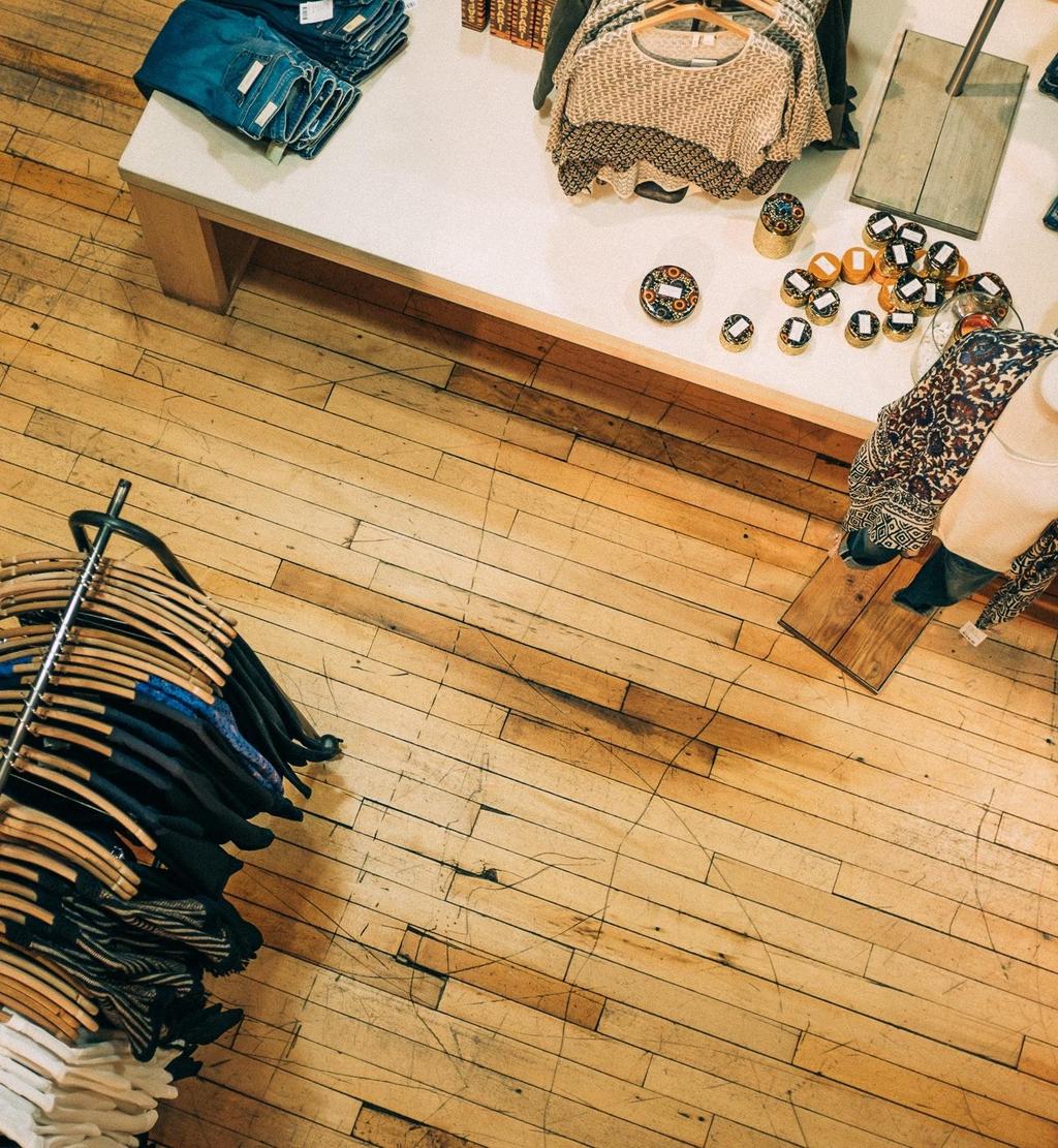 25 BESKRIVNING AV FACTORY OUTLET Outlet är en butiksform där främst producenter av varumärken säljer ut delar av sin produktion direkt till konsumenter.