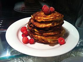 Recept och foto: Jaana Helgesson Lätt som en plätt! Enklare och snabbare än så här blir det inte att laga plättar. Du behöver endast två ingredienser!