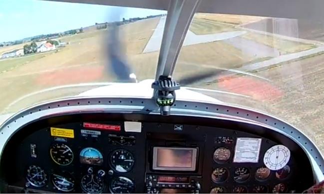 (sidanblåsningskulan ligger fullt till höger). Källa: Pilotens GoPro-kamera.