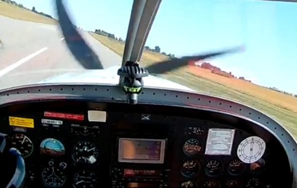 Figur 9: Flygplanet rollar vänster under övergången till