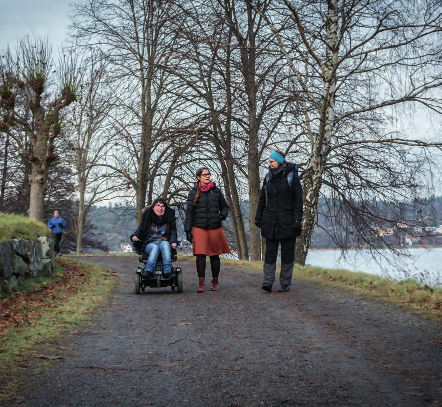 Det finns gott om tillgängliga vandringsleder i Mölndal, som här vid Stensjöns strandpromenad. Foto: Maja Kristin Nylander.