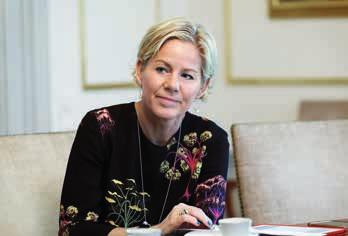 Styrelse och revisorer Katarina Martinson ORDFÖRANDE sedan 2018 Styrelseledamot sedan 2015 Arbetar bland annat med kapitalförvaltning för familjen Lundberg Född 1981 Utbildning Civilekonom,