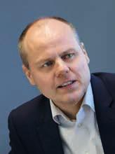 Antal aktier 0 Antal optioner 140 000 Patrik Johnson Ekonomi- och finansdirektör Född 1970 Anställd sedan 2018 Utbildning Civilekonom