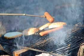 besök på Skansen, Hellasgårdens friluftsanläggning och parklekar. Vi kommer också att ha olika aktiviteter som tävlingar, brännboll och bastubad. Vi kommer grilla korv, fika och äta lunch.