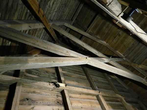 Gaveltakstolarna är utformade för att på bästa sätt fungera som underlag för att spika väggbrädor på.