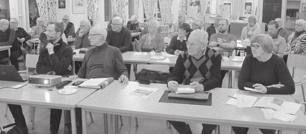 Nazila Sandberg, verksamhetsansvarig för Vigmunds äldreboende, berättade om äldreboendets situation efter kommunens övertagande.