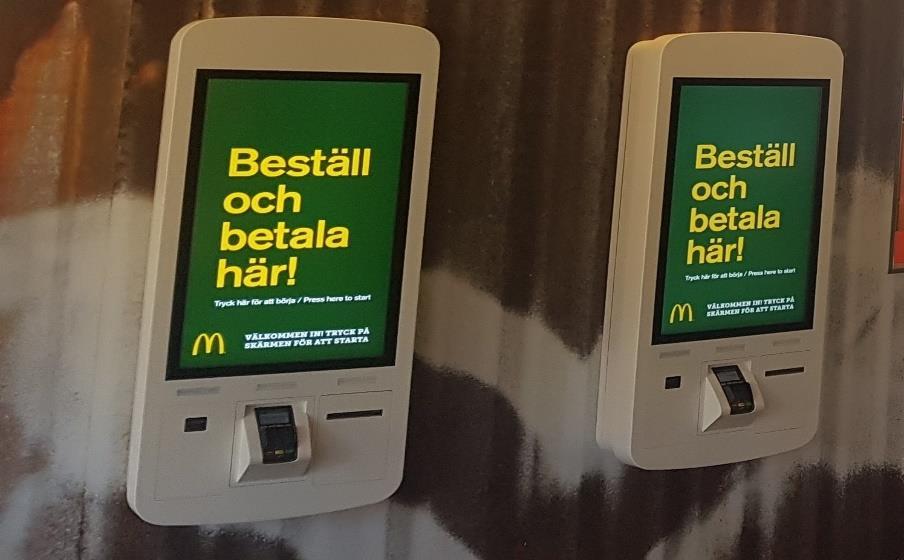 4.3 Self-service kiosker på restaurangen På restaurangen finns fyra olika Self-service kiosker. Dessa är tydligt placerade för att synas för kunden när han eller hon kliver in i matsalen.