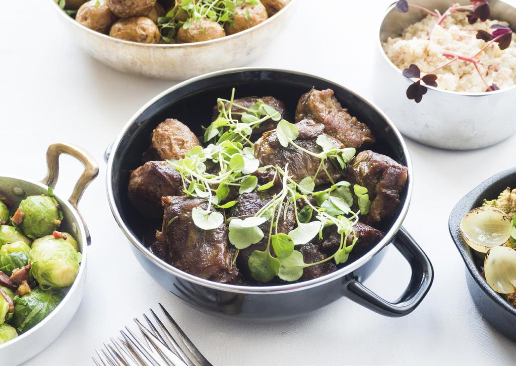MAT & DRYCK PÅ GRAND HOTEL I LUND FOOD & BEVERAGE AT THE GRAND HOTEL IN LUND I köket skapar våra ambitiösa kockar rustika, eleganta och nordiska rätter.