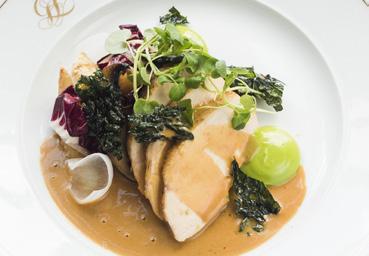 Baked cod loin with lobster soup, cream cheese, lovage and onion soot VARMRÄTT/MAIN COURSE
