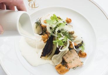 dragon och frasig lök Ox tail with 63 egg, celeriac, tarragon and crispy onion