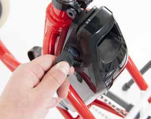 BTTERIFUNKTIONER OCH LDDNING Det spelar ingen roll om batteriet laddas på plats i din cykel eller efter att du tagit loss det.