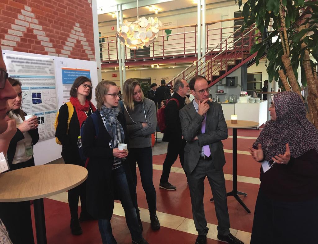 Diskussion under rast. Mötet hölls på Göteborgs universitets konferensanläggning Wallenbergcentrum.