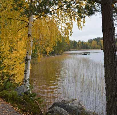 - Äldreboendet Eklunda. - Här finns också deltidsbrandkår, bensinstation och gummiverkstad samt frisör, fotvård och gym. - Turridning med häst, bibliotek, Bed & Breakfast och bad & camping.