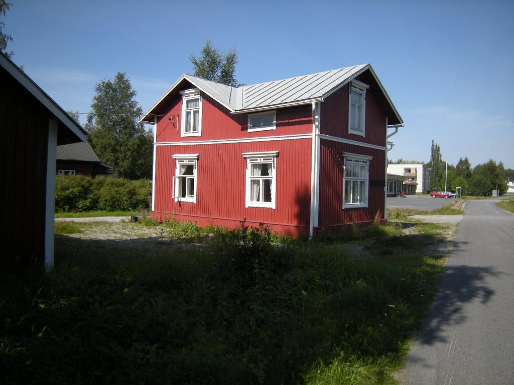 5 Figur 3 På området finns den gamla marthagården med dess tillhörande ekonomiebyggnader. Marthagården är byggd i 1½-plan.