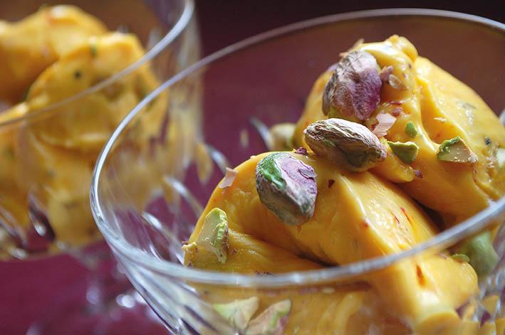 russin och kokos. Smaka av med salt. Recept och foto: Johanna Granlund Kulfi (6 portioner) Världens godaste glass?