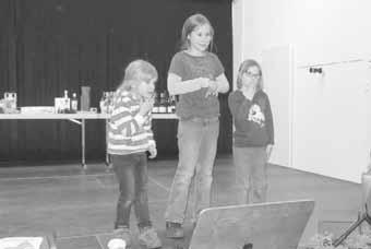 Ein beeindruckender Beitrag folgte von Reinhold Frank mit Gedanken zur Weihnacht über die heutige Welt und wie man sich diese vorstellen möchte oder wünschte, dass sie so wäre.