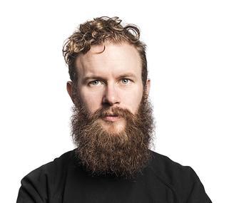 Faktaruta: Namn: Emil Åreng Ålder: 32 år Familj: Sonen Viggo 6 år Bor: Halva tiden i Umeå och halva i Stockholm Yrke: Bartender Jobbar med: Bland annat