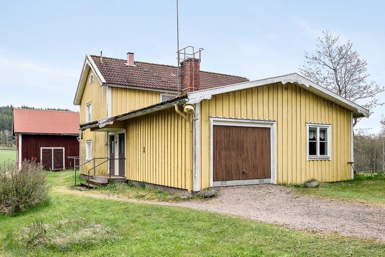 Tillbyggnad med garage och pannrums-del, samt två rum.