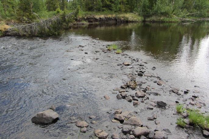 Den ursprungliga fåran mynnade sannolikt i selet bakom eller till