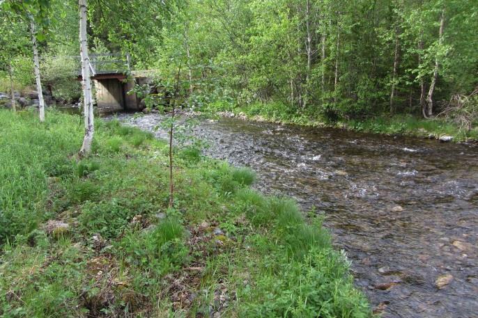 fanns gott om lekgrus i fåran samt uppspolat i vallar längs efter