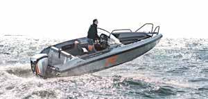 Båten har ett solitt aluminiumskrov som tål det mesta och med en insida av glasfiber så får vi kombination som också tar till vara på