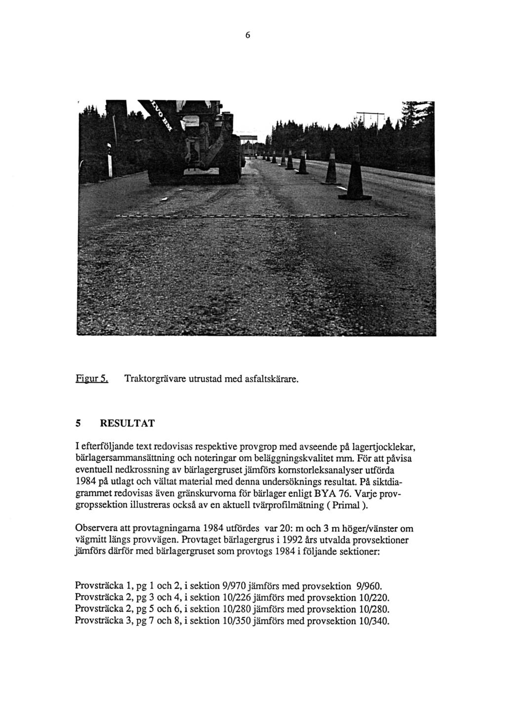 Figur 5. Traktorgrävare utrustad med asfaltskärare.
