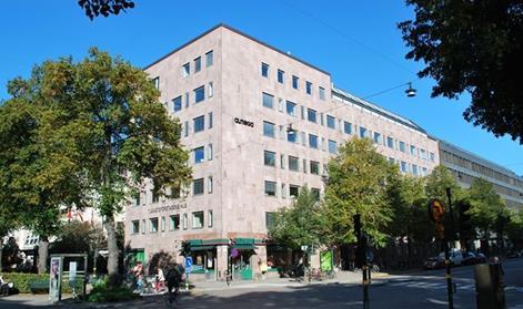 OM OSS Kansli Sveriges Företagshälsors kansli ligger centralt i Stockholm i närheten av Humlegården. På femte våningen i samma byggnad som Almega och Vårdföretagarna.