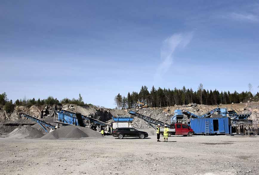 Heltäckande inom material, transport och återvinning Rodenåkarna AB är ett företag i Roslagen som erbjuder tjänster och produkter inom transporter, återvinning, grus, jord och kross samt