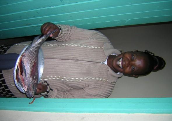 Livet i Kenya Nairobi Nairobi är huvudstaden i Kenya och där kan man hitta det mesta. Där bor 3 miljoner invånare. Slummen som är den mest fattiga stadsdelen har cirka 700 000 invånare.