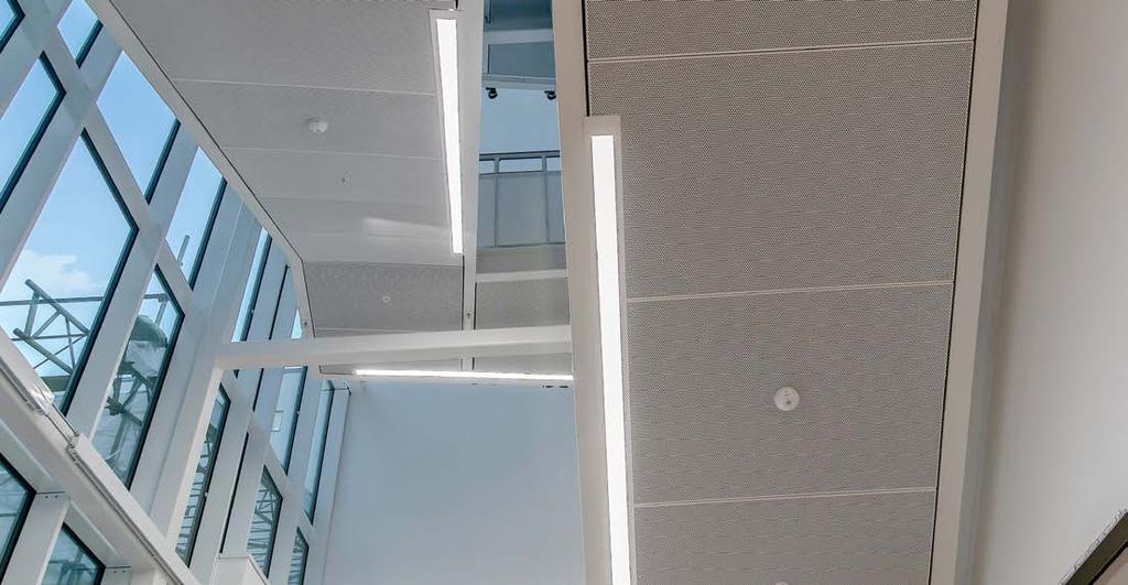 När den föreskrivna armaturen för en ljuslinje i huvudtrapphuset inte passade i de avsedda, laserutskurna hålen i taket kontaktade jag Nokalux, eftersom jag sedan tidigare vet att de är