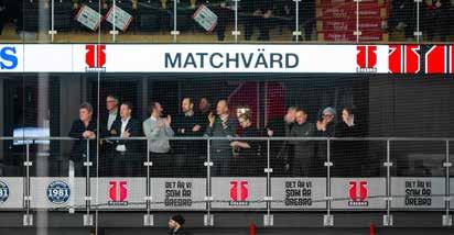 Det ingår en stor loge för upp till 20 personer, en trerätters meny samt sittplatser.